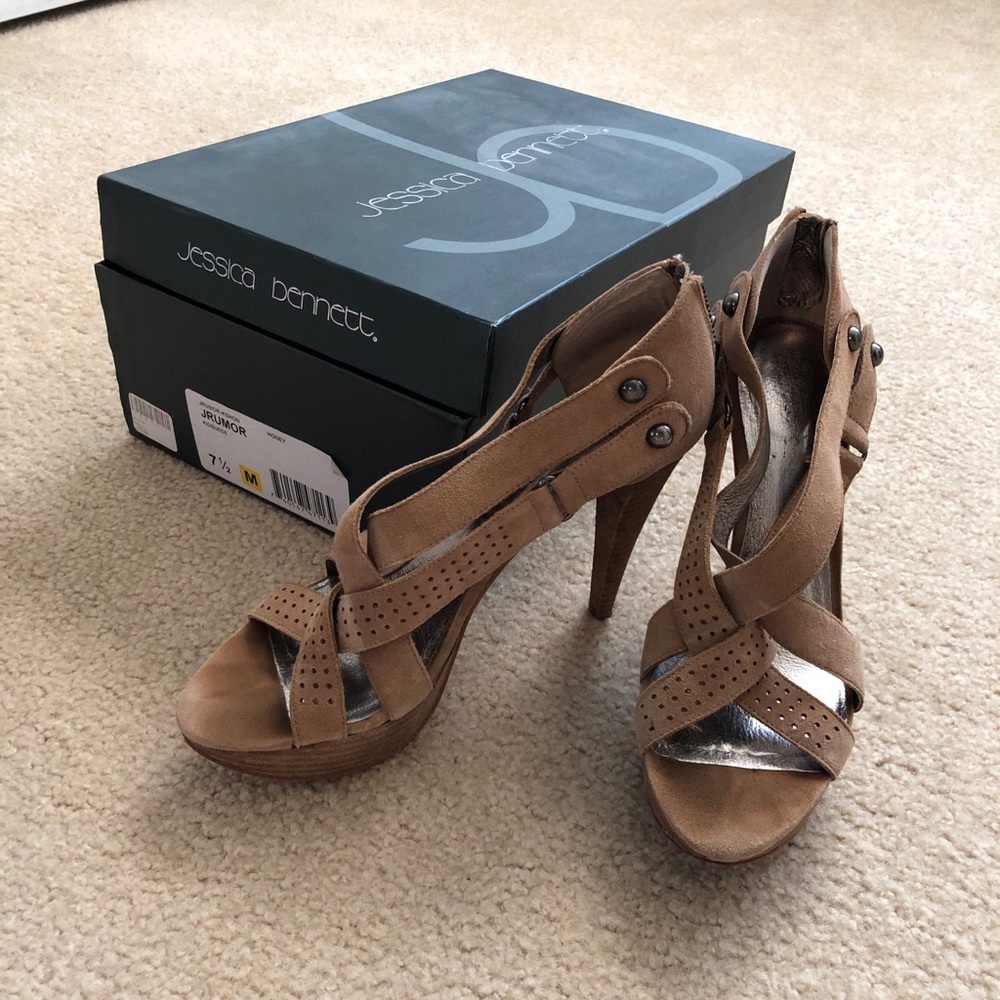 Jessica Bennett tan suede heels